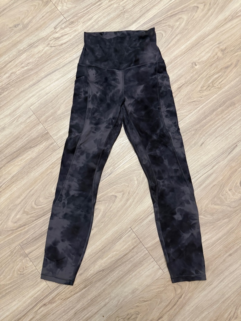 lululemon align high-rise pant with pockets 25” (size 4, never worn!)